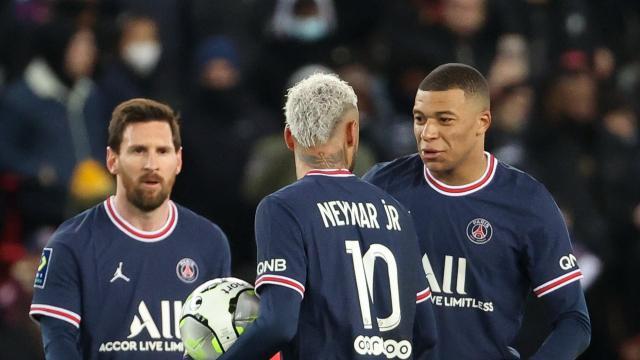 1663154581455036285.jpg Lionel Messi Neymar Kylian Mbappe PSG 040322.jpg