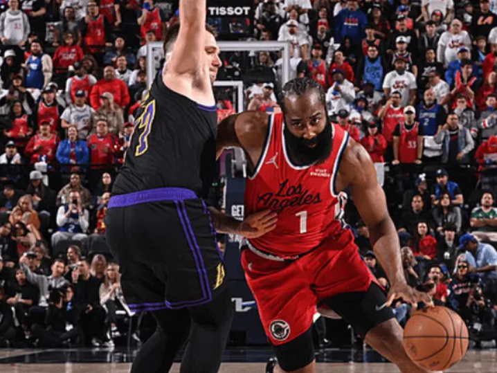 开云平台-抢戏！湖人险26分逆转，詹姆斯历史第1，哈登21中6，伦纳德创纪录