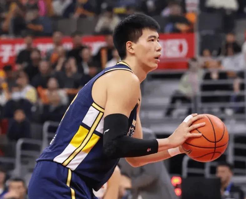 开云平台-广东这内线人见人虐！攻守毫无效果，杜锋回应外援调整并未提大外